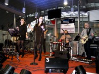 Zesp&oacute;ł z dwoma wokalistkami