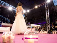 Suknia ślubna bez plec&oacute;w