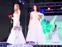 Panny Młode z kwiatami