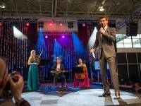 Skrzypaczka i zesp&oacute;ł muzyczny