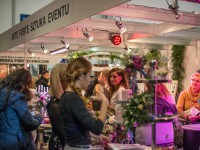 Stoisko z dekoracjami