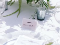 St&oacute;ł weselny w kolorach Rose Quartz i Serenity