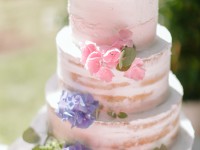 Tort weselny w kolorach Rose Quartz i Serenity