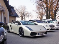 Perłowe Lamborghini do ślubu