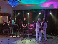 Zesp&oacute;ł weselny z z dwoma wokalistkami