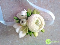 Bransoletka ślubna z białymi r&oacute;żami