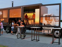 Food truck z pizzą