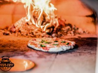 Pizza z pieca kamiennego