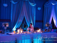 Sala weselne dekorowana światłem